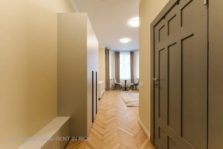 Izīrē dzīvokli, Valdemāra iela 61, Rīga, Labais krasts, Centrs / 550 € 8