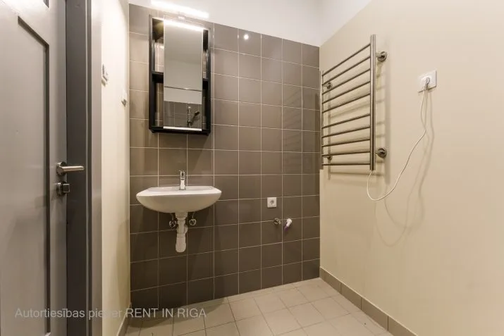 Izīrē dzīvokli, Valdemāra iela 61, Rīga, Labais krasts, Centrs / 550 € 9