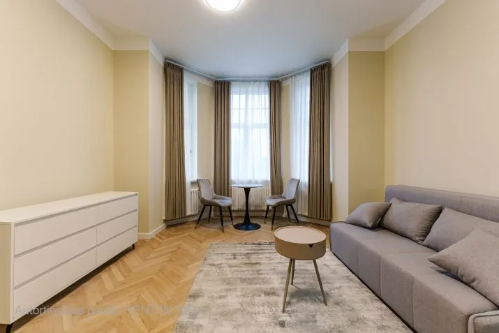 Izīrē dzīvokli, Valdemāra iela 61, Rīga, Labais krasts, Centrs / 550 € 2