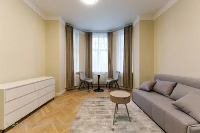Izīrē dzīvokli, Valdemāra iela 61, Rīga, Labais krasts, Centrs / 550 € 2