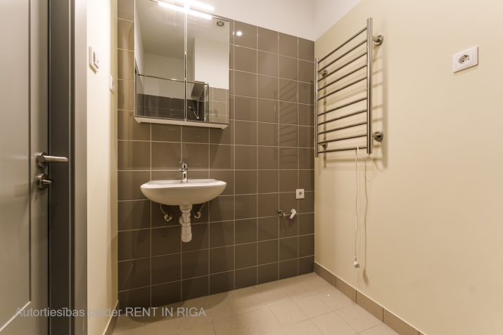 Izīrē dzīvokli, Valdemāra iela 61, Rīga, Labais krasts, Centrs / 500 € 11