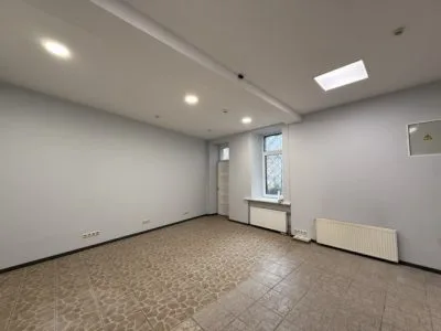 Izīrē tirdzniecības telpas, Avotu iela 10, Rīga, Labais krasts, Centrs / 800 € 8