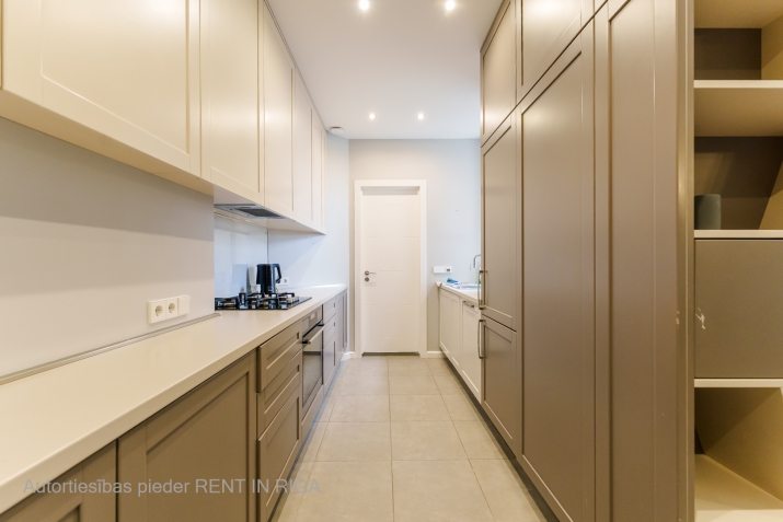 Izīrē dzīvokli, Lāčplēša iela 17, Rīga, Labais krasts, Centrs / 900 € 15