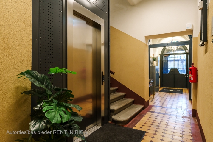 Izīrē dzīvokli, Valdemāra iela 61, Rīga, Labais krasts, Centrs / 500 € 14