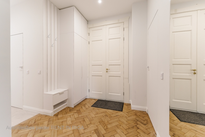 Izīrē dzīvokli, Lāčplēša iela 21, Rīga, Labais krasts, Centrs / 1 300 € 23