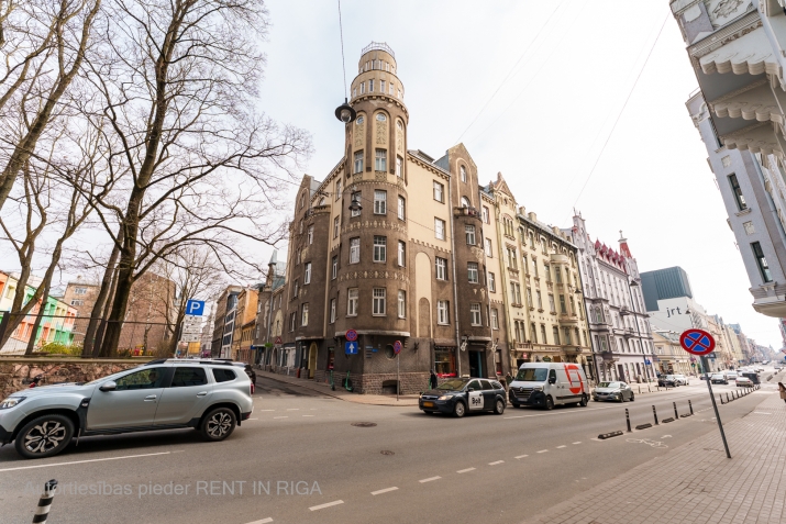 Izīrē dzīvokli, Lāčplēša iela 21, Rīga, Labais krasts, Centrs / 1 300 € 28