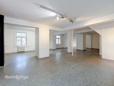 Izīrē tirdzniecības telpas, Lāčplēša iela 79, Rīga, Centrs / 1022 € 6
