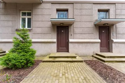 Pārdod dzīvokli, Eksporta iela 12, Rīga, Labais krasts, Centrs / 200 000 € 2