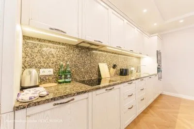 Pārdod dzīvokli, Pērnavas iela 41, Rīga, Centrs / 339300 € 5