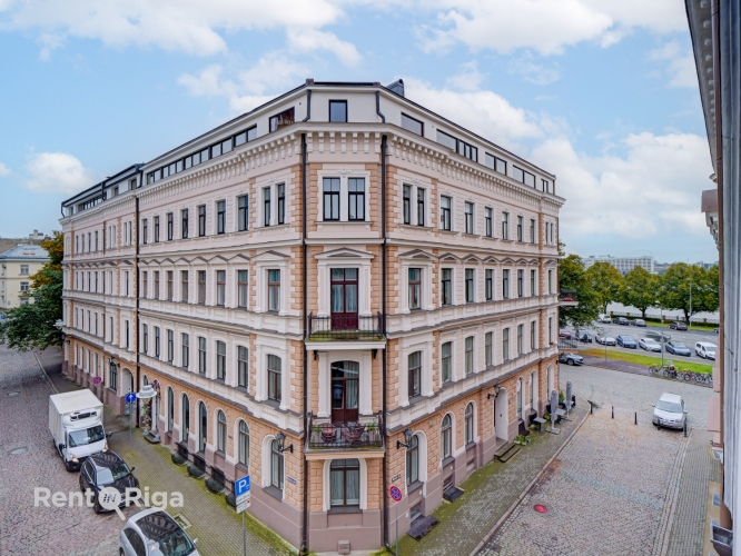 Miesnieku iela 17 18