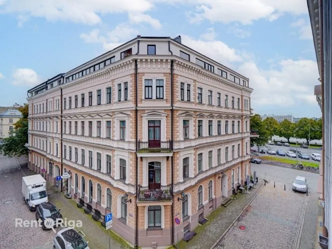 Miesnieku iela 17 18