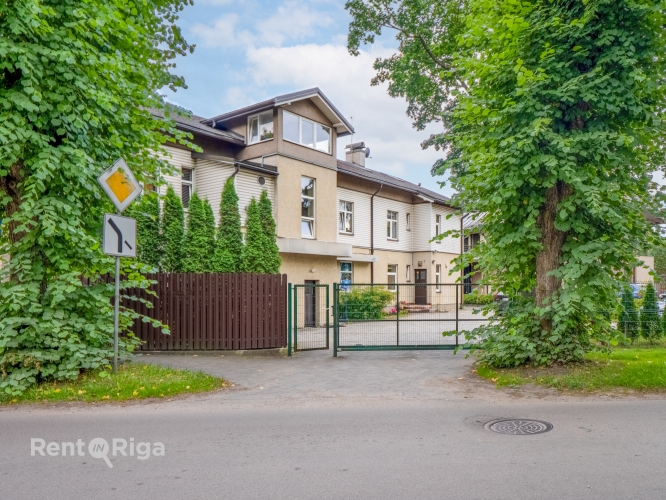 Lutriņu iela 1 3