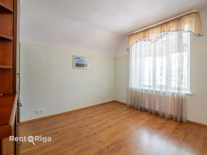 Sudrabu Edžus iela 1 20