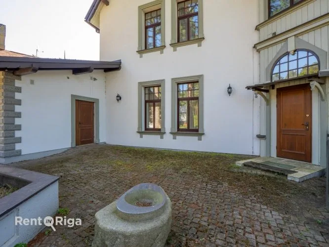 Sudrabu Edžus iela 1 64