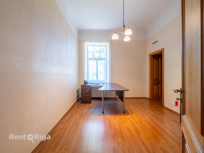 Sudrabu Edžus iela 1 23
