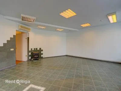 Izīrē tirdzniecības telpas, Augusta Deglava iela 52, Rīga, Labais krasts, Pļavnieki / 765 € 5