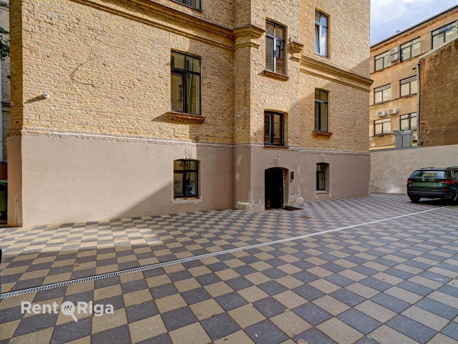 Lāčplēša iela 36 1