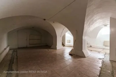 Izīrē tirdzniecības telpas, Torņa iela 4, Rīga, Labais krasts, Centrs / 737 € 6