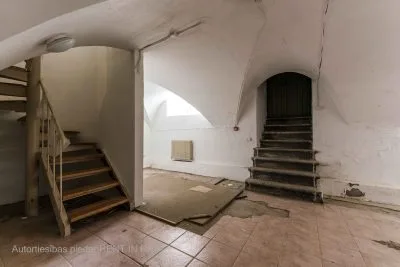 Izīrē tirdzniecības telpas, Torņa iela 4, Rīga, Labais krasts, Centrs / 737 € 7