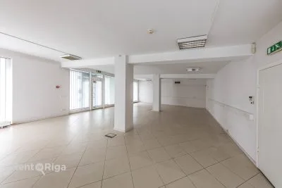 Izīrē tirdzniecības telpas, 1. Čiekurkalna līnija 47, Rīga, Labais krasts, Centrs / 695 € 1