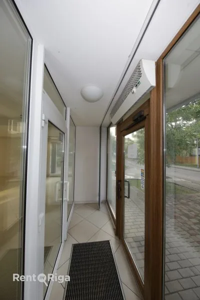 Izīrē tirdzniecības telpas, 1. Čiekurkalna līnija 47, Rīga, Labais krasts, Centrs / 695 € 4