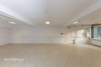Izīrē tirdzniecības telpas, 1. Čiekurkalna līnija 47, Rīga, Labais krasts, Centrs / 695 € 7
