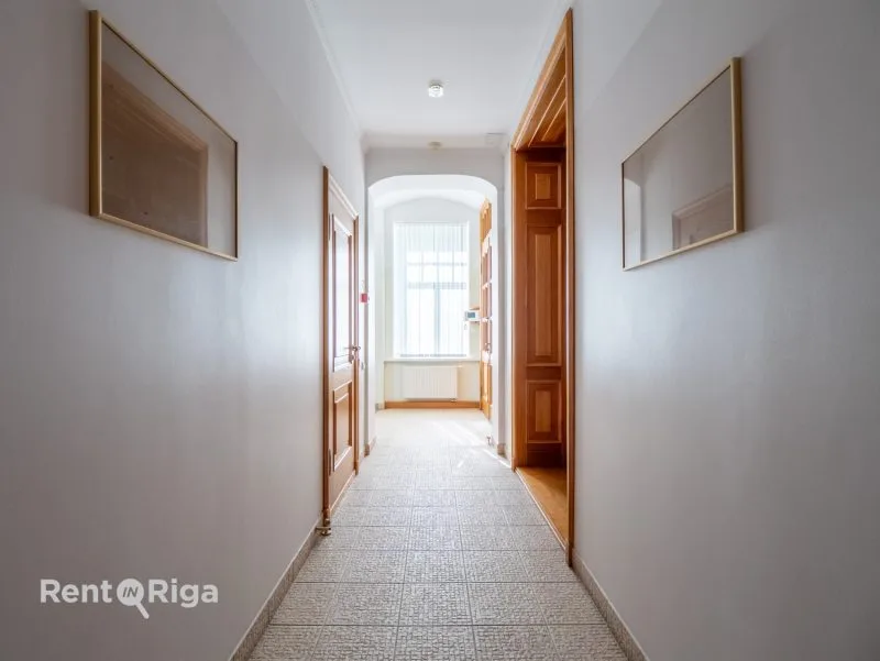 Sudrabu Edžus iela 1 30
