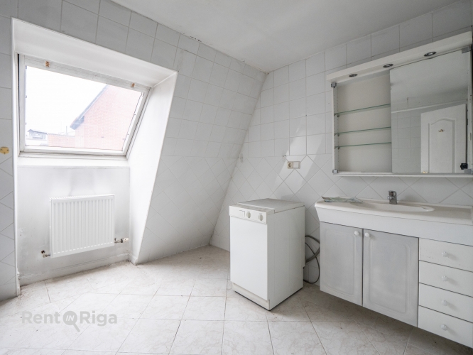 Torņa iela 4 8