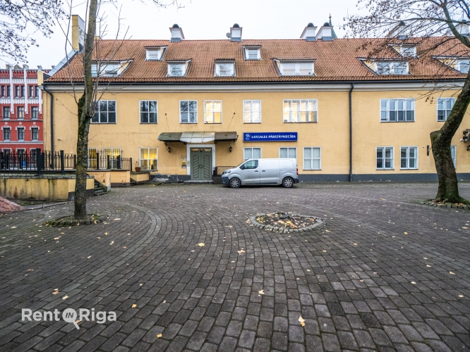 Torņa iela 4 11