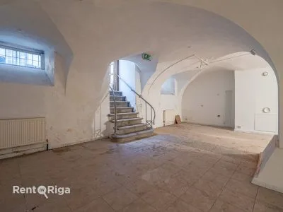 Izīrē tirdzniecības telpas, Torņa iela 4, Rīga, Labais krasts, Centrs / 940 € 3