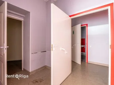 Izīrē tirdzniecības telpas, Merķeļa iela 11, Rīga, Labais krasts, Centrs / 1 900 € 8