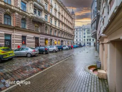Pārdod dzīvokli, Alfrēda Kalniņa iela 2, Rīga, Labais krasts, Centrs / 360 000 € 2