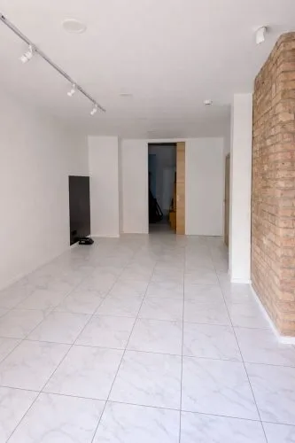 Izīrē tirdzniecības telpas, Tērbatas iela 22/24, Rīga, Centrs / 1300 € 4