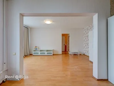Izīrē dzīvokli, Augusta Deglava iela 108k2, Rīga, Labais krasts, Pļavnieki / 350 € 2