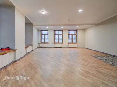 Izīrē biroju, Mazā Monētu iela 2, Rīga, Labais krasts, Centrs / 600 € 2