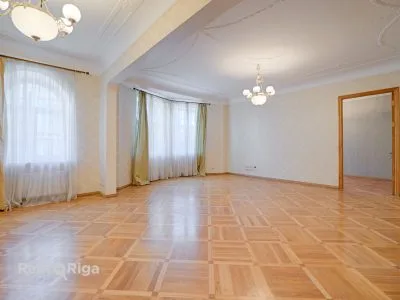 Pārdod dzīvokli, Baznīcas iela 27/29, Rīga, Labais krasts, Centrs / 350 000 € 1