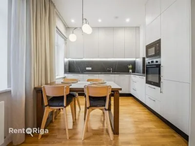 Pārdod dzīvokli, Lāčplēša iela 24, Rīga, Labais krasts, Centrs / 185 000 € 2