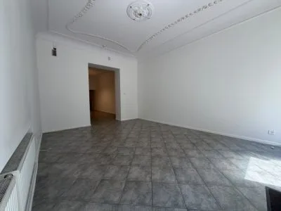 Izīrē tirdzniecības telpas, Lāčplēša iela 23, Rīga, Labais krasts, Centrs / 690 € 3