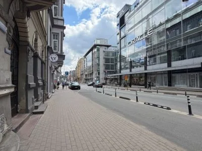 Izīrē tirdzniecības telpas, Lāčplēša iela 23, Rīga, Labais krasts, Centrs / 690 € 2