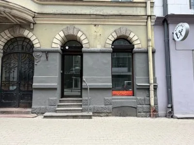 Izīrē tirdzniecības telpas, Lāčplēša iela 23, Rīga, Labais krasts, Centrs / 690 € 1