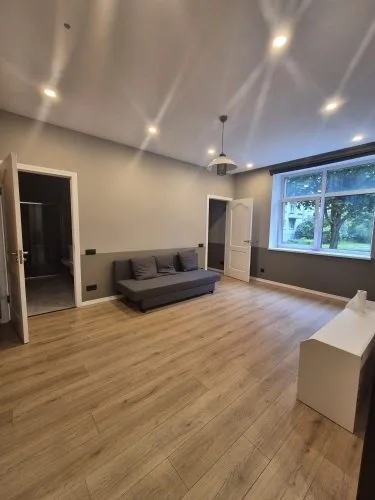 Izīrē dzīvokli, Ropažu iela 25, Rīga, Labais krasts, Teika / 550 € 2