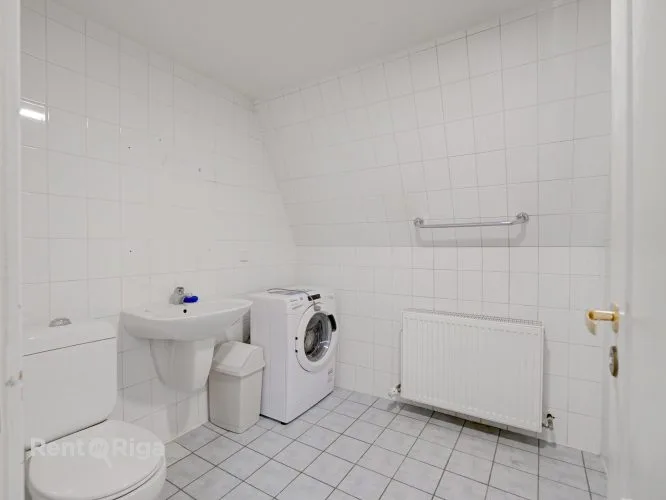 Torņa iela 4 8