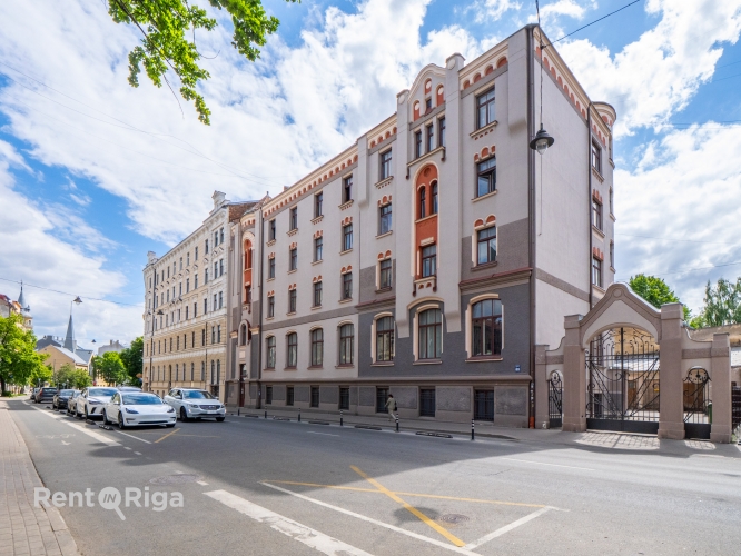Lāčplēša iela 60 1