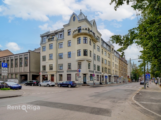 Ernesta Birznieka Upīša iela 18a 18