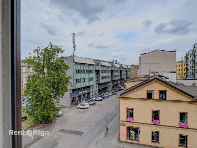 Ernesta Birznieka Upīša iela 18a 6