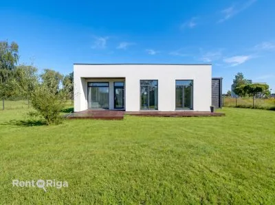 Izīrē māju, Zivju iela 6, Carnikavas novads, Carnikava / 1 400 € 1