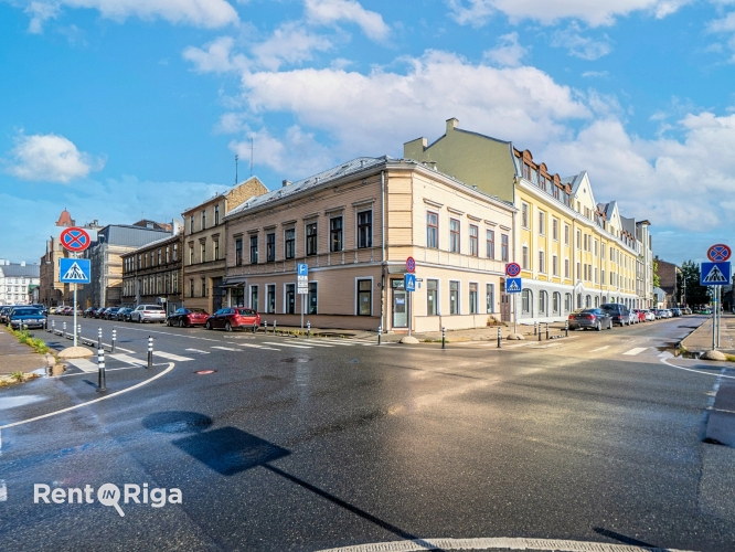 Artilērijas iela 9 5