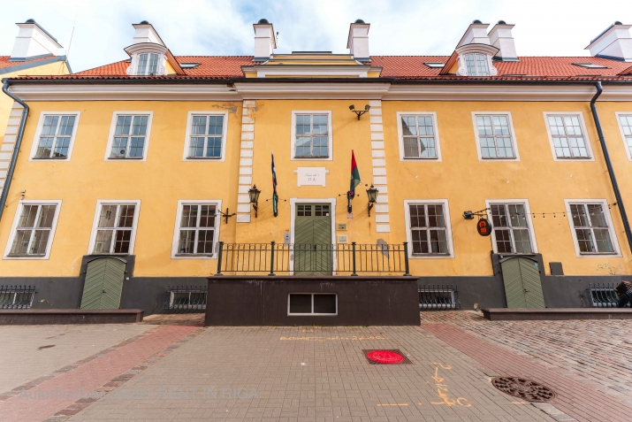 Torņa iela 4 1