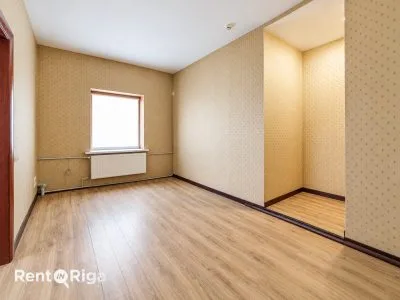 Izīrē tirdzniecības telpas, Brīvības iela 137, Rīga, Labais krasts, Centrs / 400 € 6