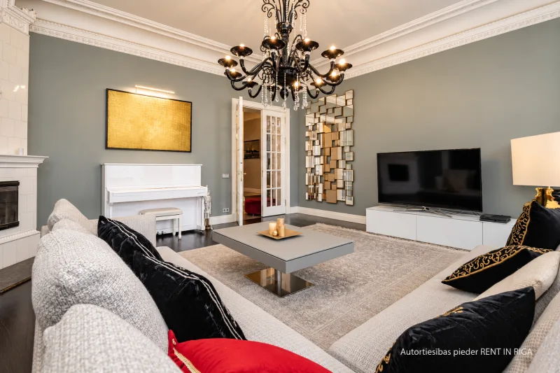 Elizabetes iela 8 1